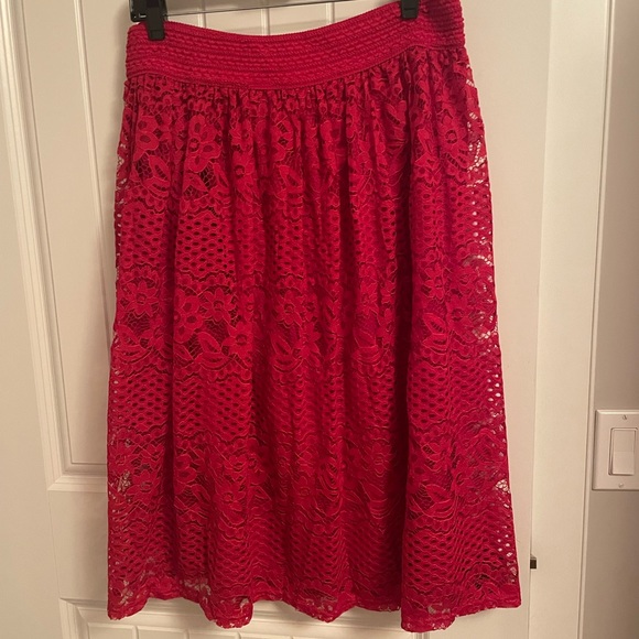 Red lace skirt - Picture 1 of 4